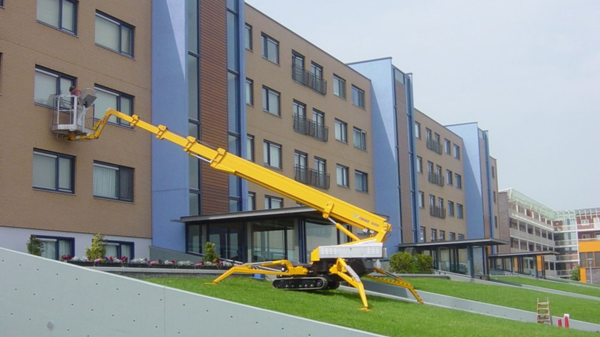 Thе Strеngth of Crawlеr Lifts